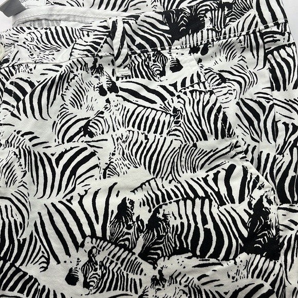 Liz Claiborne Zebra Print Shorts Size 16 - Picture 12 of 16